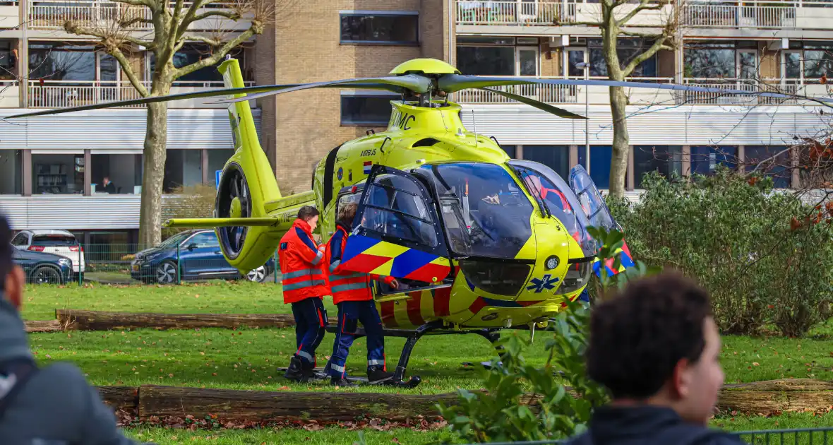 Traumahelikopter landt bij Koningin Emmaschool - Foto 3