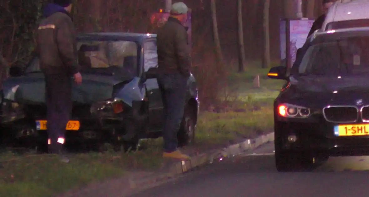 Drie voertuigen beschadigd bij ongeval - Foto 4