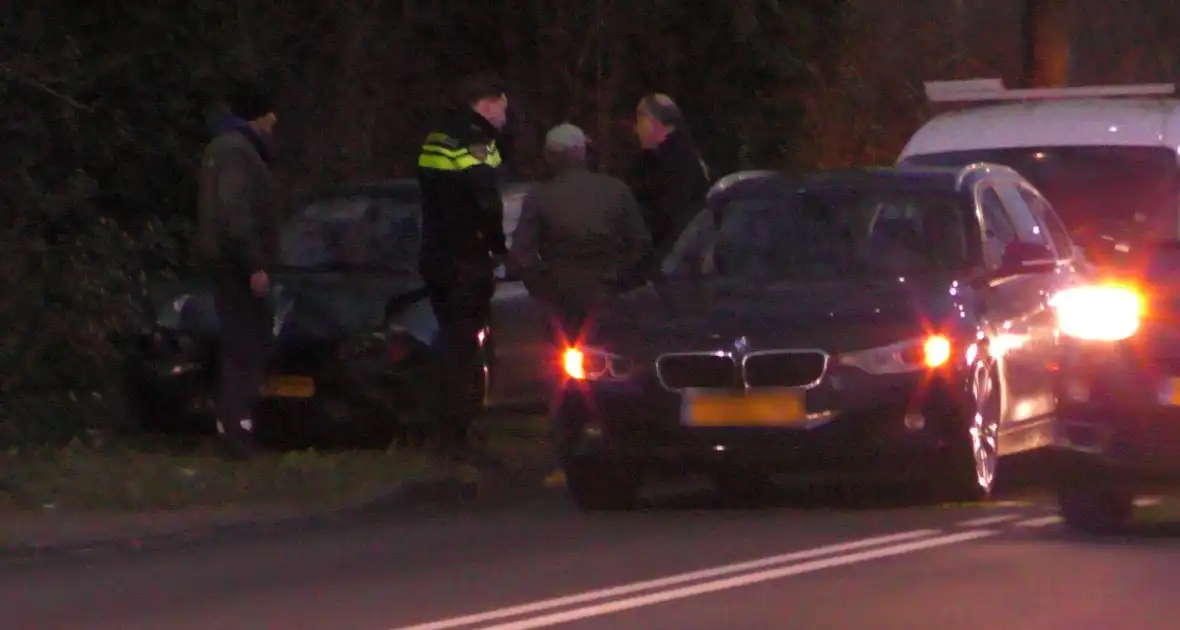 Drie voertuigen beschadigd bij ongeval - Foto 5