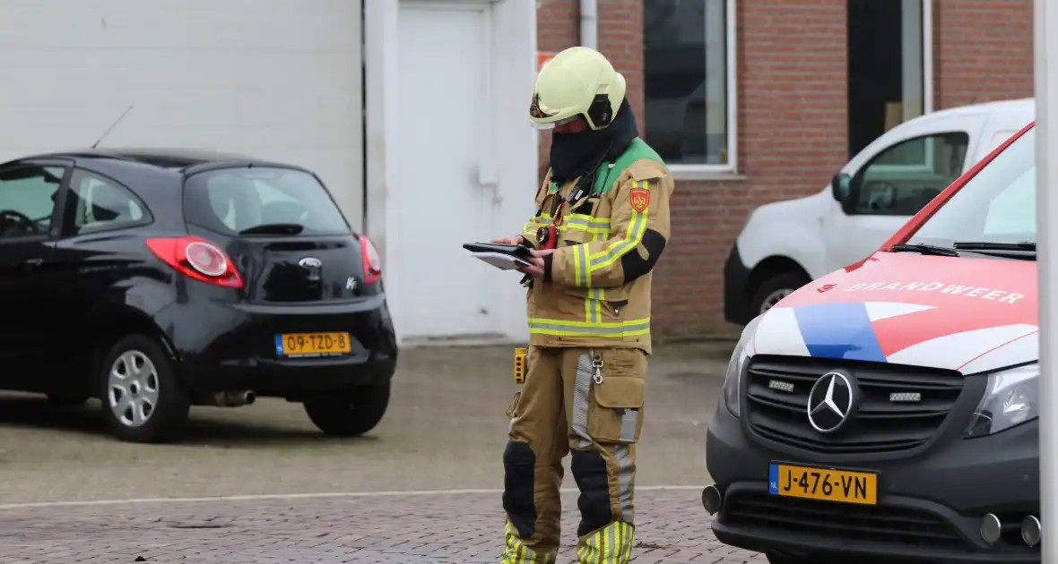 Auto vliegt in spuitcabine in brand - Foto 3