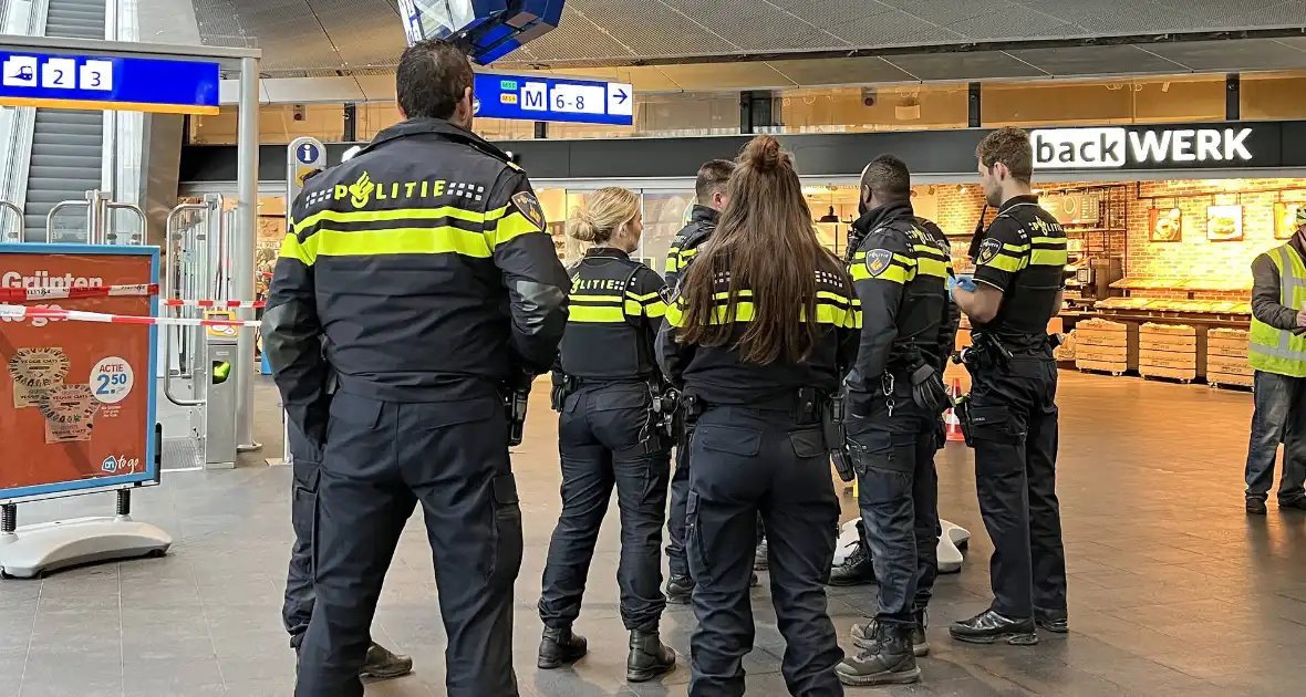 Steekpartij op NS-station Bijlmer ArenA - Foto 14