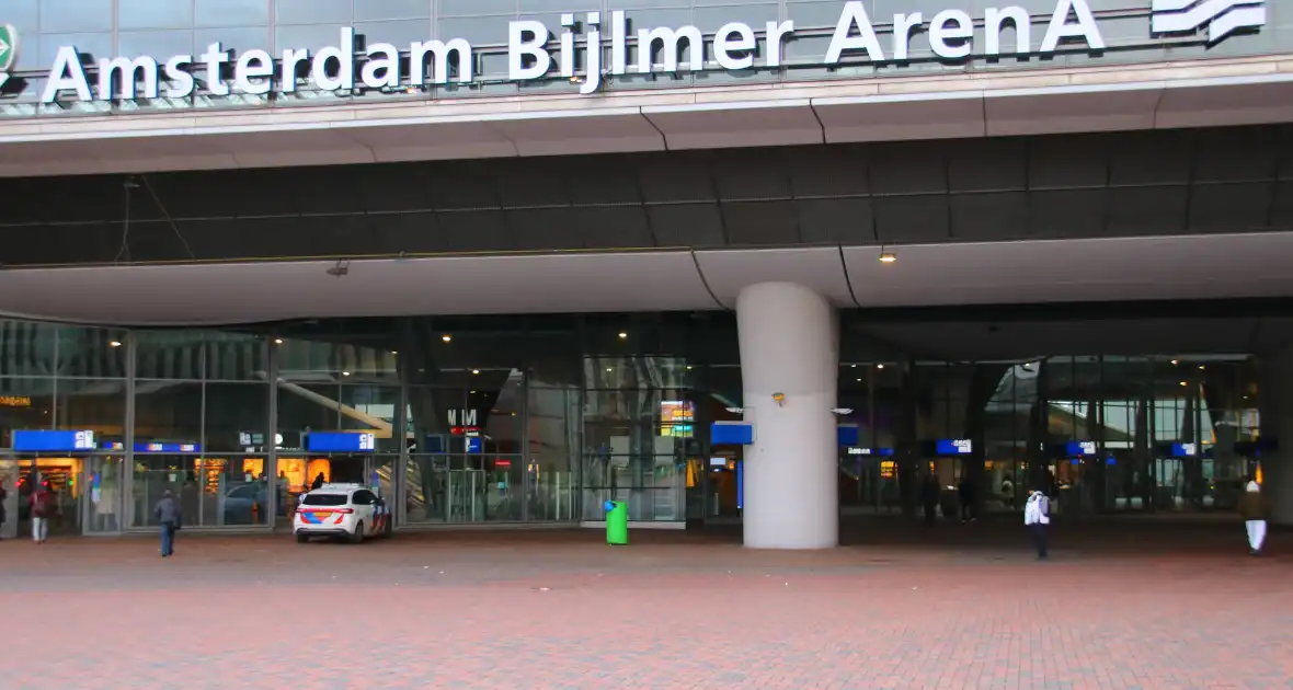 Steekpartij op NS-station Bijlmer ArenA - Foto 9