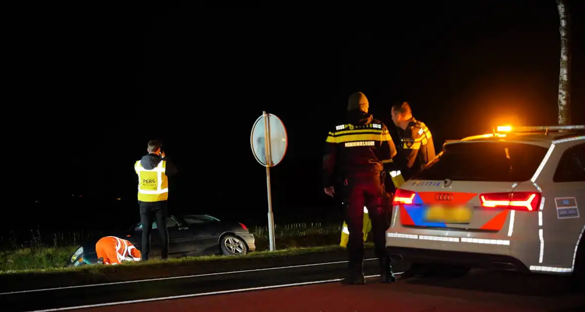 Auto belandt in de greppel - Foto 3