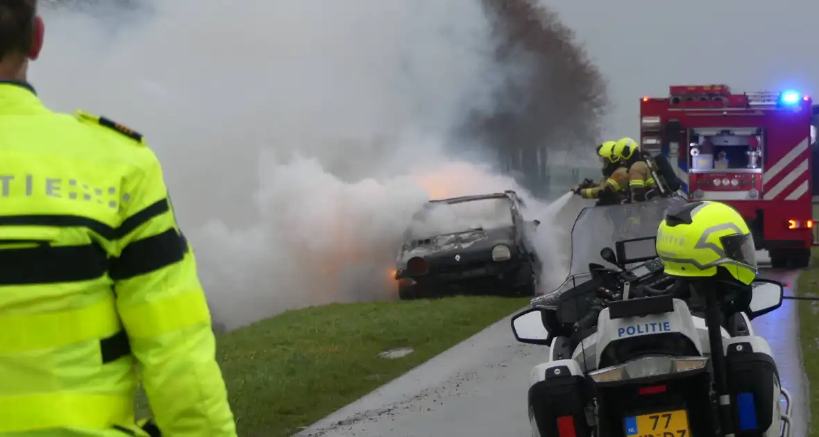 Gestolen auto volledig uitgebrand - Foto 2