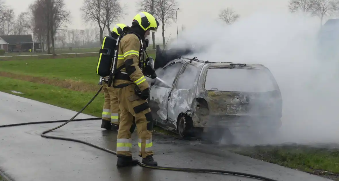 Gestolen auto volledig uitgebrand - Foto 7
