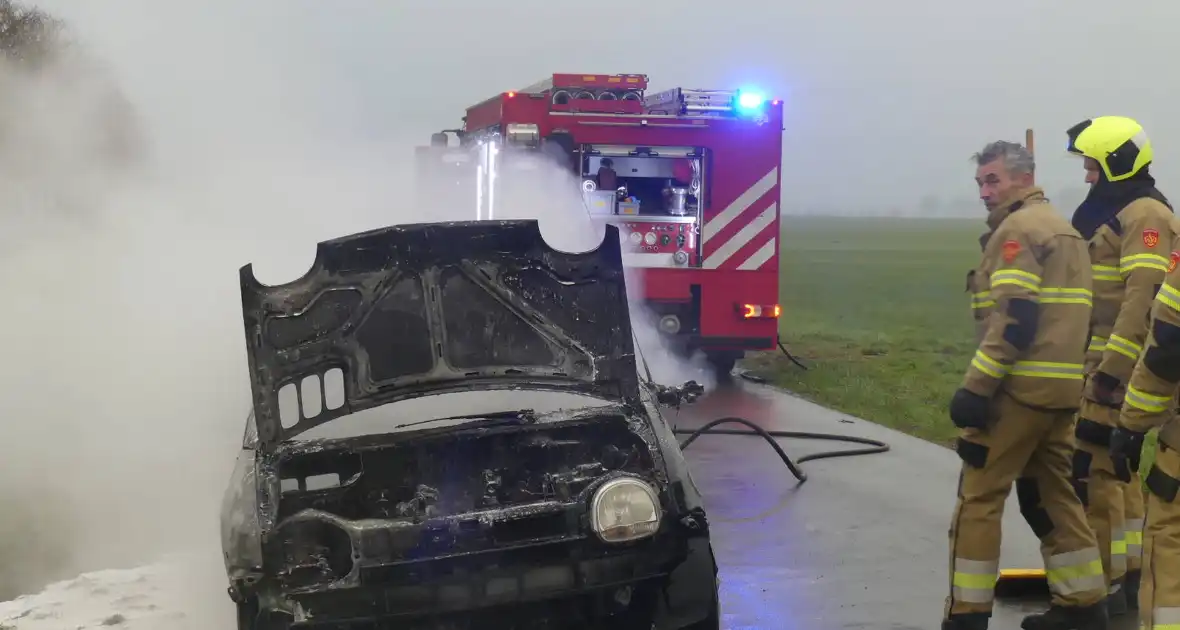 Gestolen auto volledig uitgebrand - Foto 9