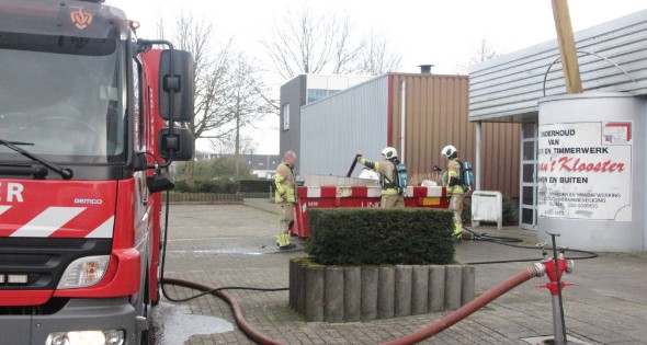 Brand in container met bouwafval snel onder controle - Afbeelding 1