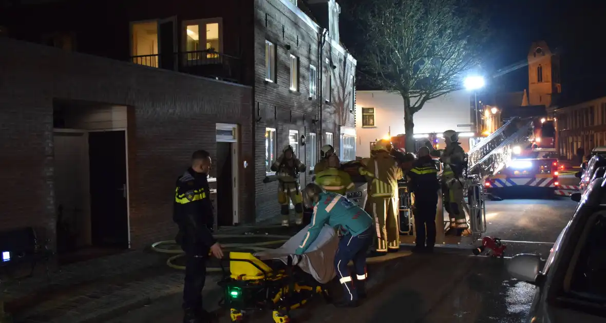 Ambulancemedewerkers ontdekken woningbrand