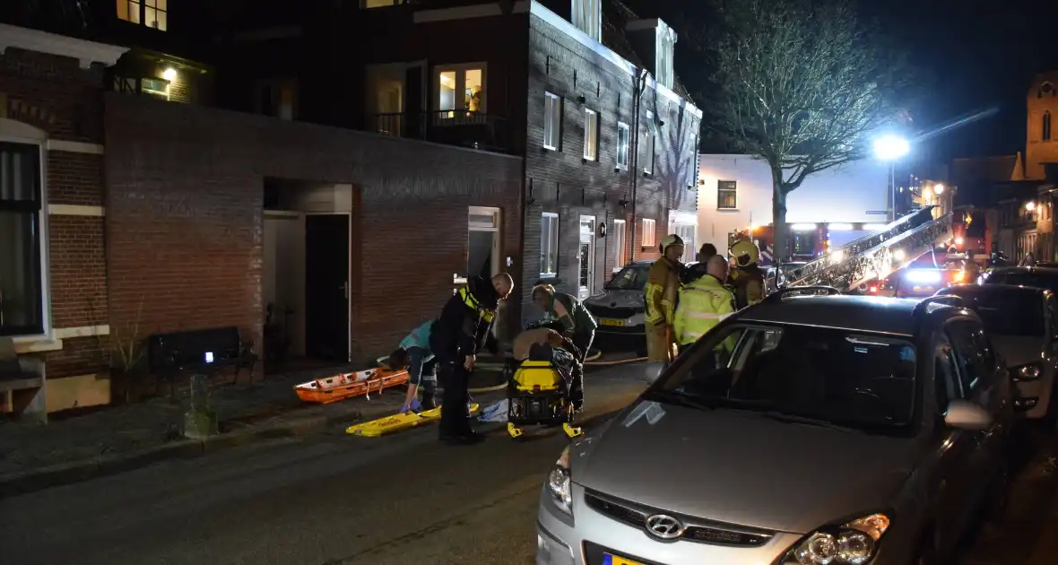 Ambulancemedewerkers ontdekken woningbrand - Foto 3