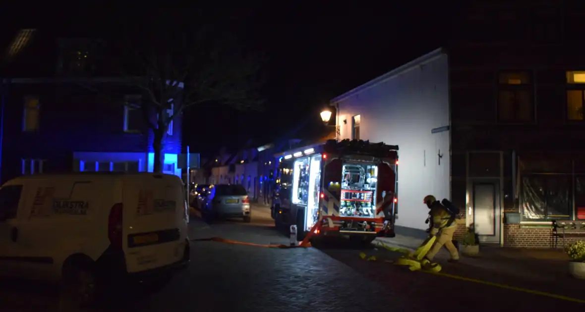Ambulancemedewerkers ontdekken woningbrand - Foto 4