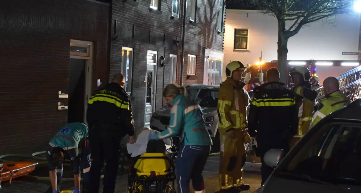 Ambulancemedewerkers ontdekken woningbrand - Foto 5