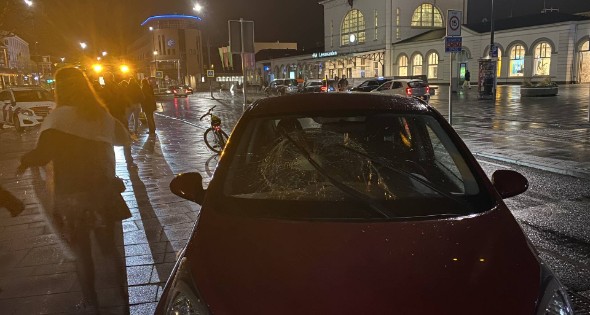 Schade na ongeval tussen auto en maaltijdbezorger - Afbeelding 1