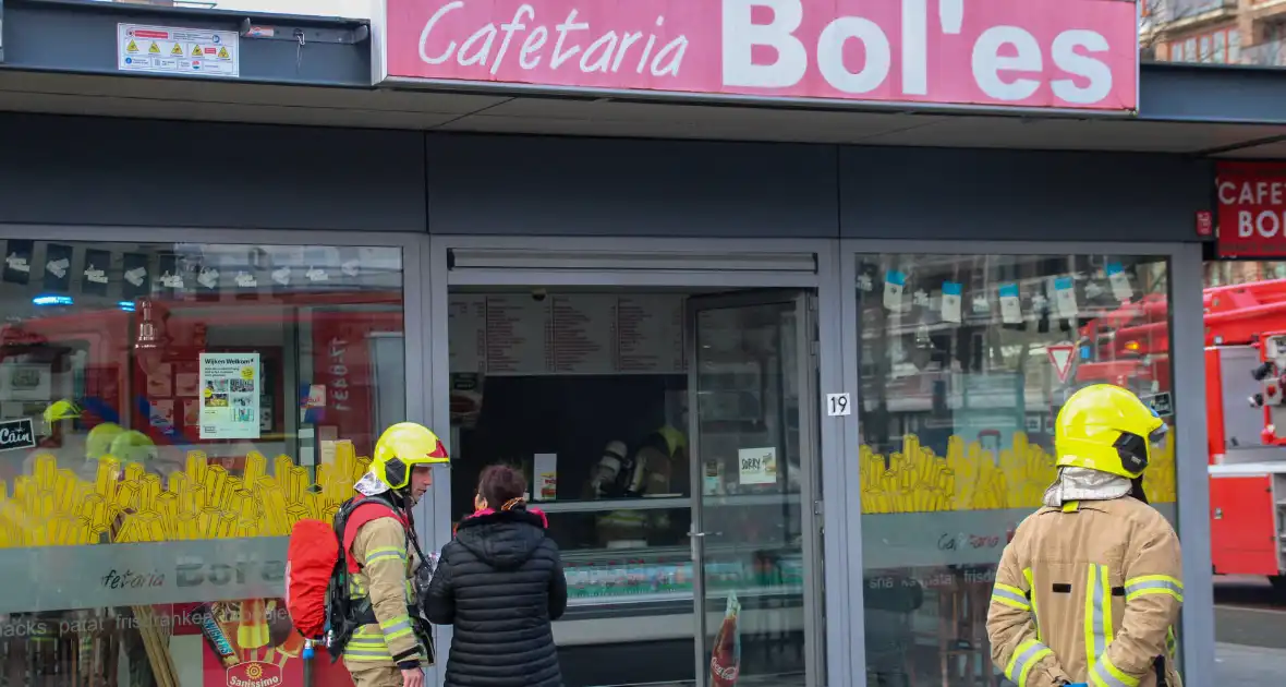 Keukenbrand in cafetaria snel onder controle - Foto 10