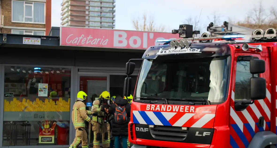Keukenbrand in cafetaria snel onder controle - Foto 7