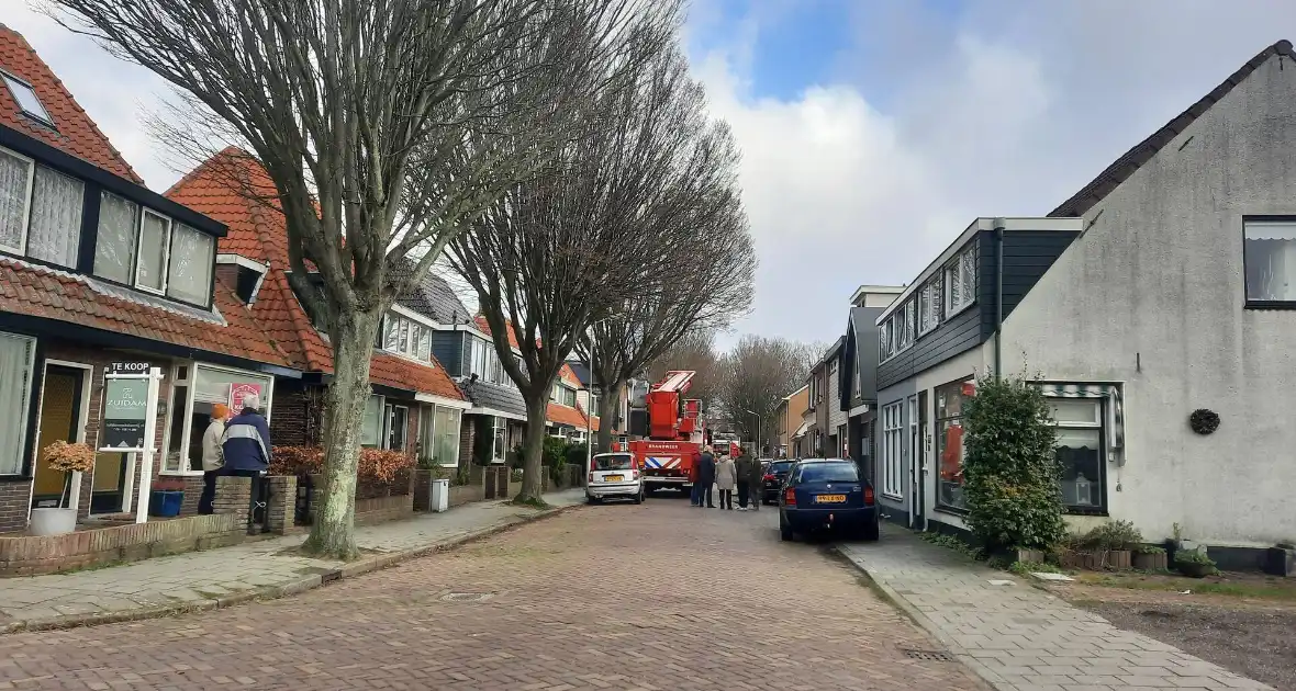 Onderzoek naar rookontwikkeling op dak van woning - Foto 4