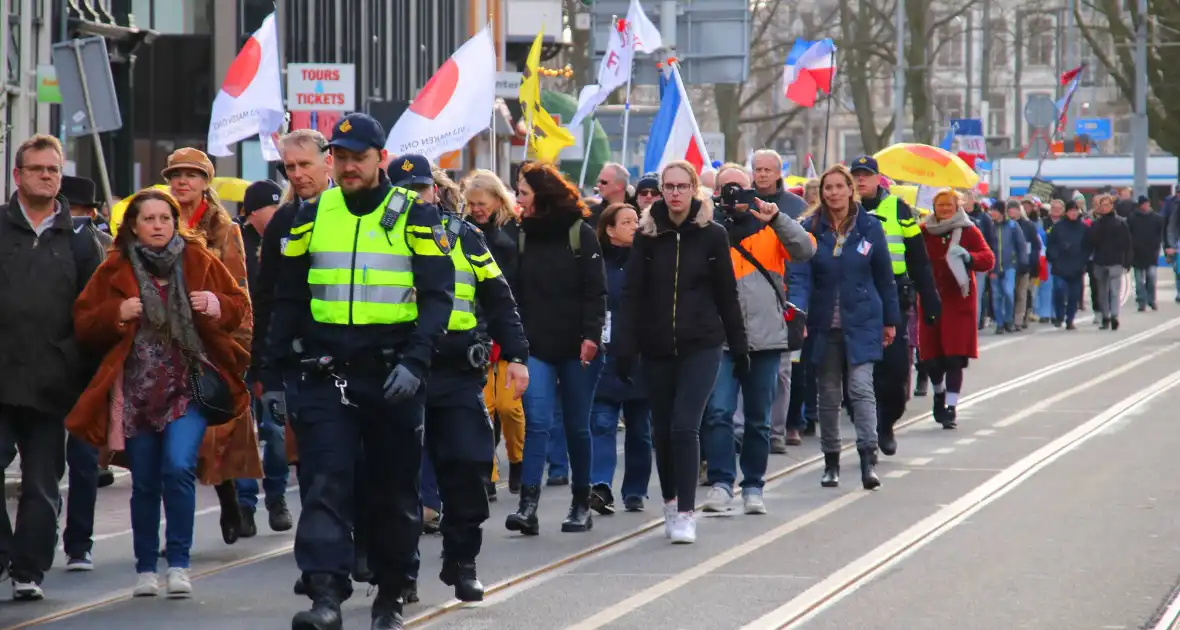 Demonstratie Amsterdam tegen beleid overheid - Foto 11