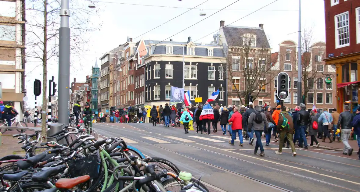 Demonstratie Amsterdam tegen beleid overheid - Foto 13