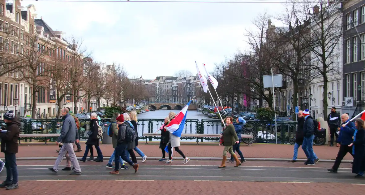 Demonstratie Amsterdam tegen beleid overheid - Foto 16