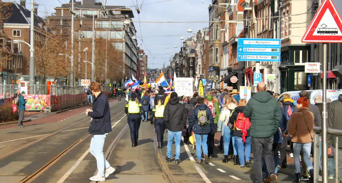 Demonstratie Amsterdam tegen beleid overheid - Foto 6