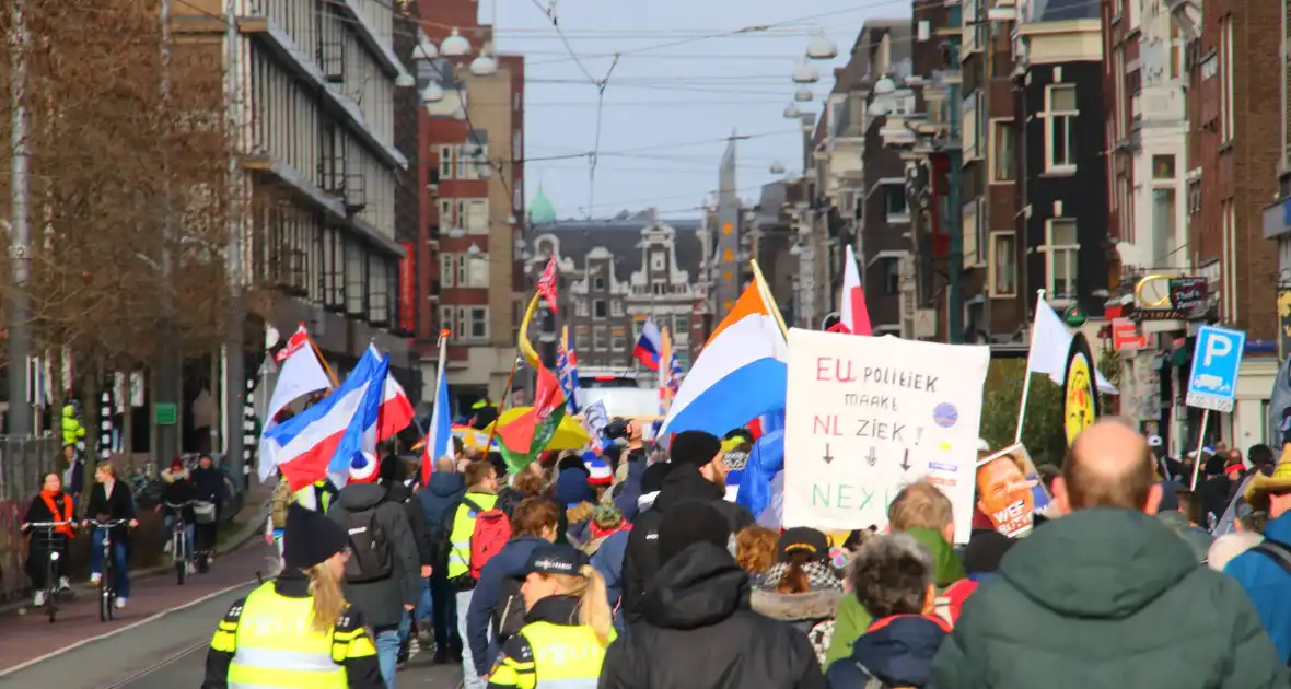 Demonstratie Amsterdam tegen beleid overheid - Foto 8