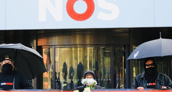 Demonstratie bij Mediapark in Hilversum - Afbeelding 11