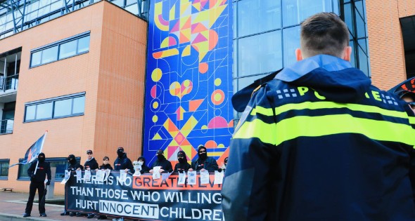 Demonstratie bij Mediapark in Hilversum - Afbeelding 13