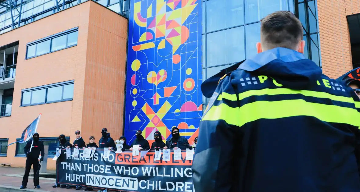 Demonstratie bij Mediapark in Hilversum - Foto 13