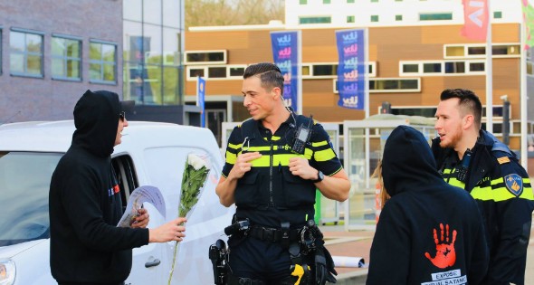 Demonstratie bij Mediapark in Hilversum - Afbeelding 19