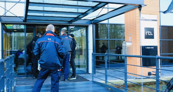 Demonstratie bij Mediapark in Hilversum - Afbeelding 26