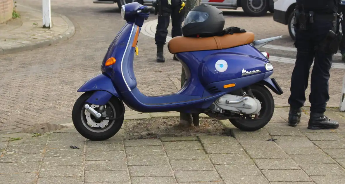 Botsing tussen bus en scooter - Foto 3