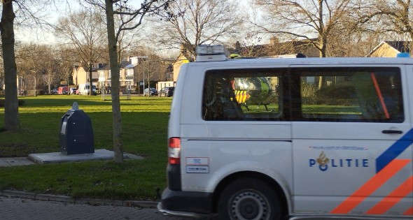 Traumahelikopter landt midden in woonwijk - Afbeelding 3
