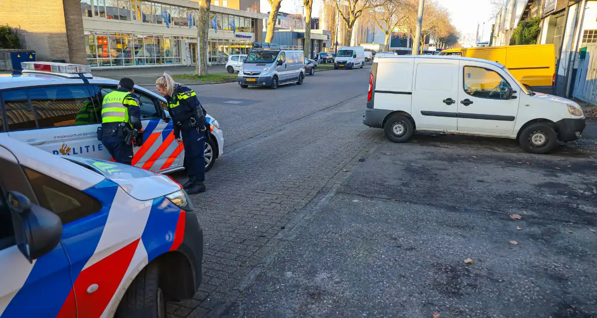 Bestelbus met verdachte inhoud aangetroffen - Foto 9