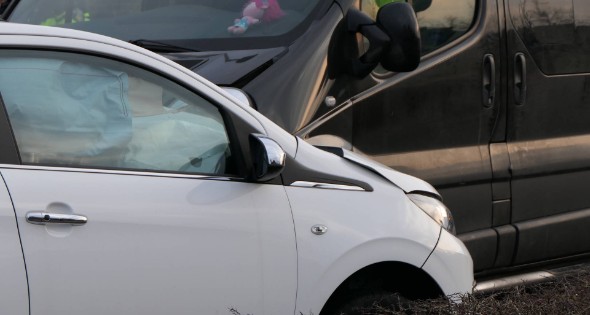 Gewonde bij ongeval tussen personenauto en bestelbus - Afbeelding 2