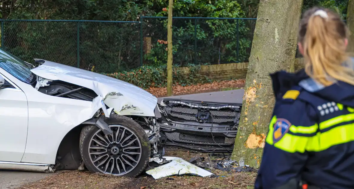 Mercedes eindigt tegen boom - Foto 5