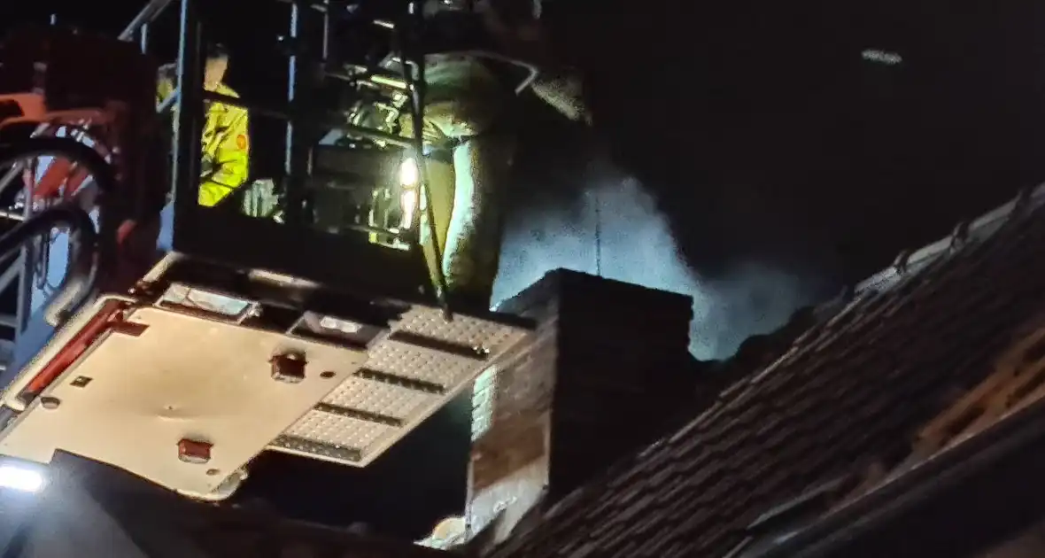 Schoorsteenbrand bij woning in binnenstad - Foto 5