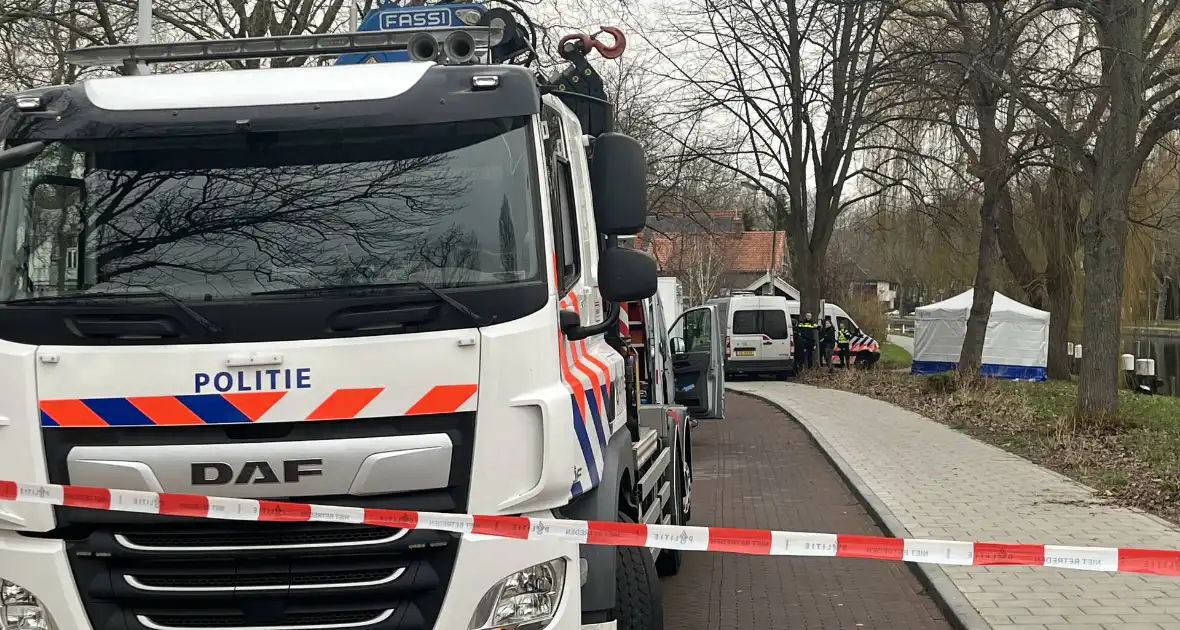 Politieonderzoek na aantreffen overleden persoon in water - Foto 11