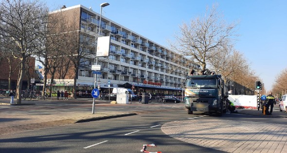 Vrouw ernstig gewond bij aanrijding met vrachtwagen - Afbeelding 8