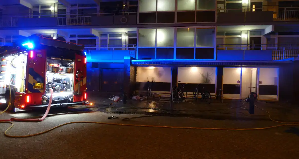 Rook in flat wegens afvalbrand - Foto 1