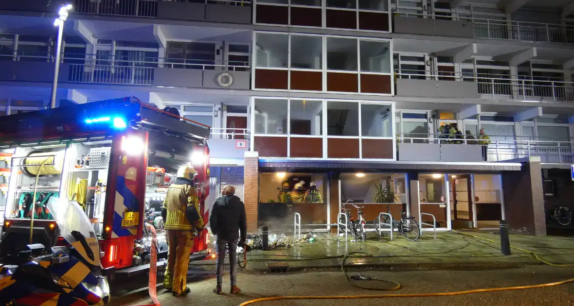 Rook in flat wegens afvalbrand - Foto 7