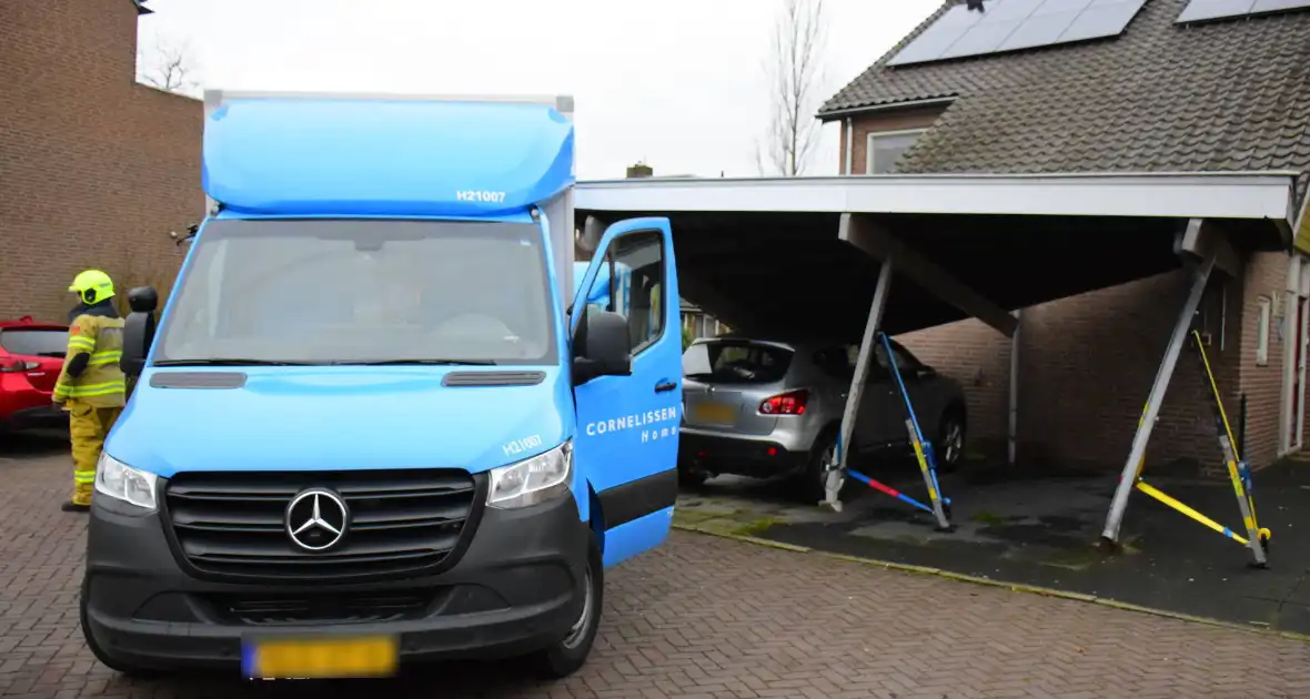 Albert Heijn bezorgdienst laat carport instorten