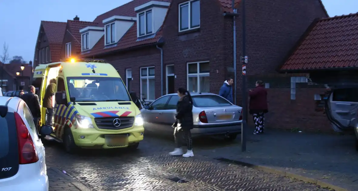 Automobilist rijdt door muur, kind raakt gewond - Foto 1