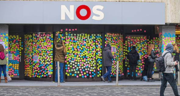 NOS pand beplakt met memo-papiertje - Afbeelding 1