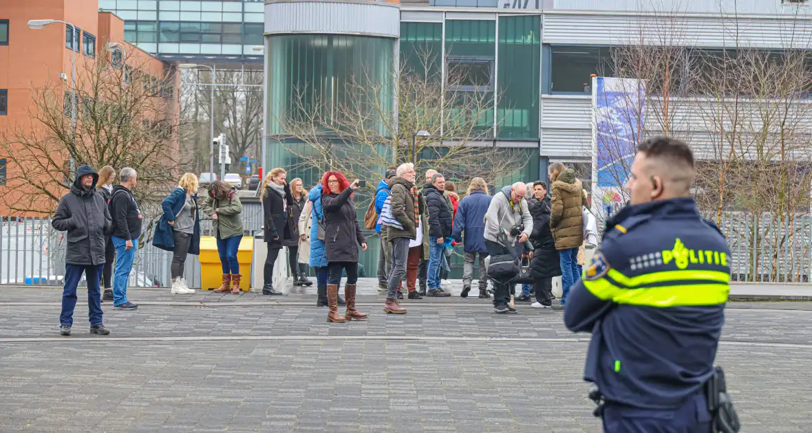 NOS pand beplakt met memo-papiertje - Foto 10