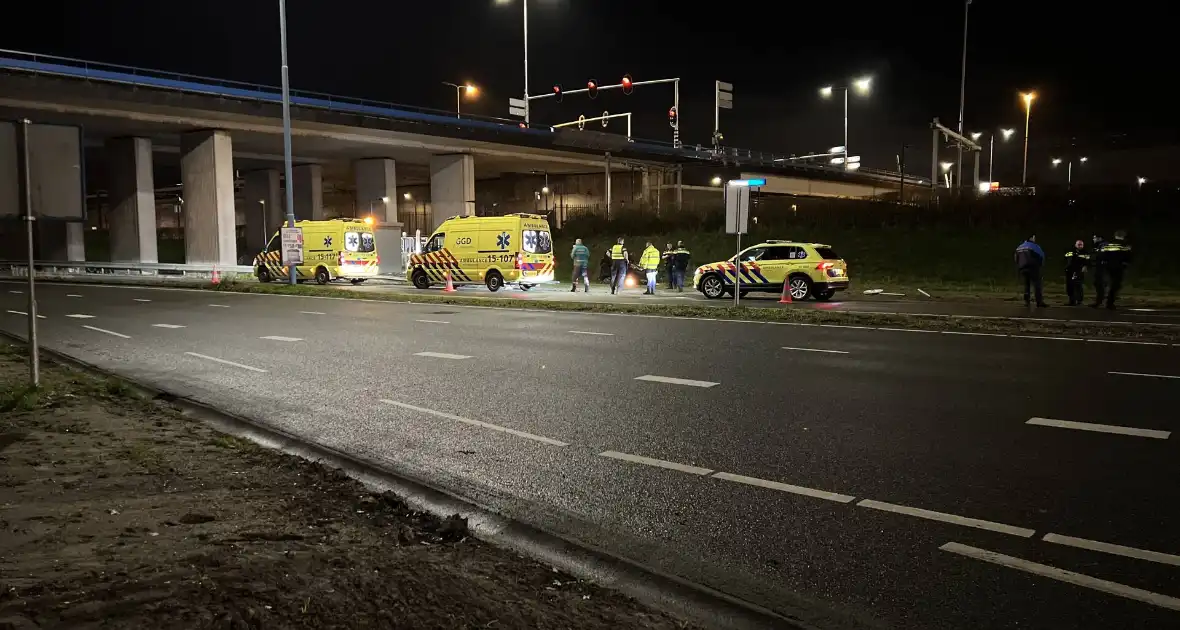 Auto op ze kop in de berm - Foto 8