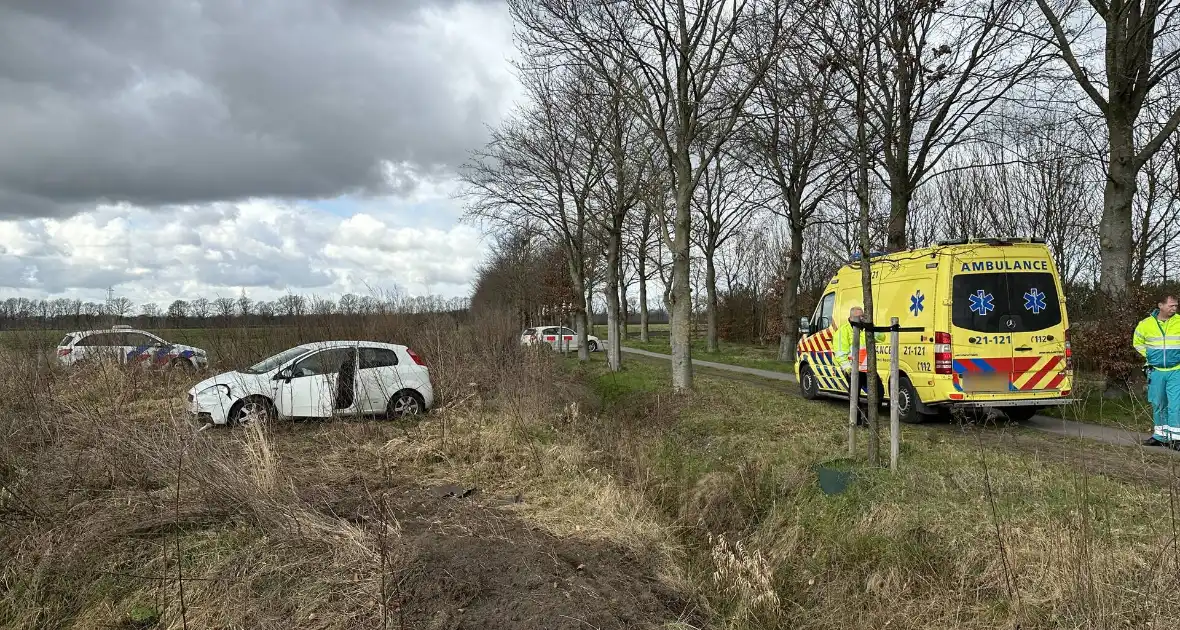 Auto belandt in weiland, bestuurder aangehouden - Foto 7