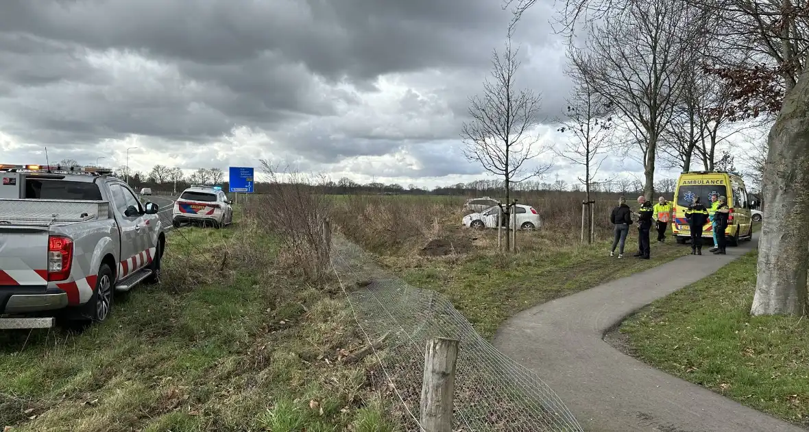 Auto belandt in weiland, bestuurder aangehouden - Foto 8