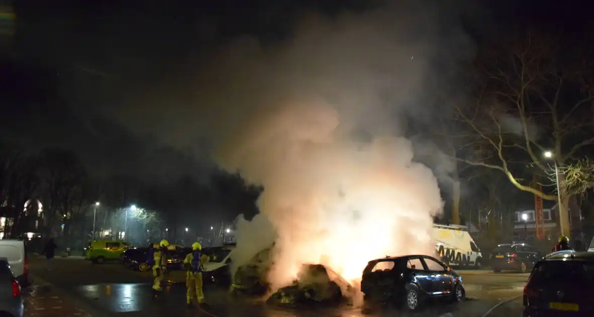 Meerdere voertuigen volledig uitgebrand - Foto 9