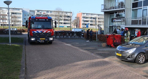 Container bij Domino's pizza vliegt in brand
