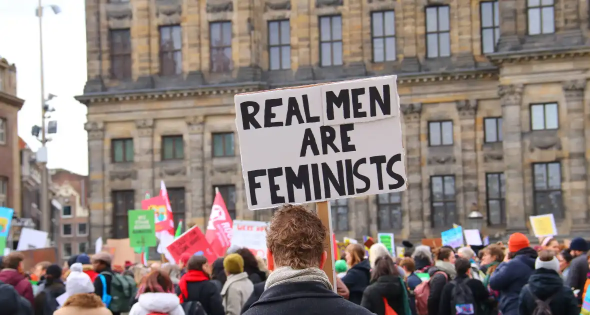 Grote drukte bij feminist march - Foto 9
