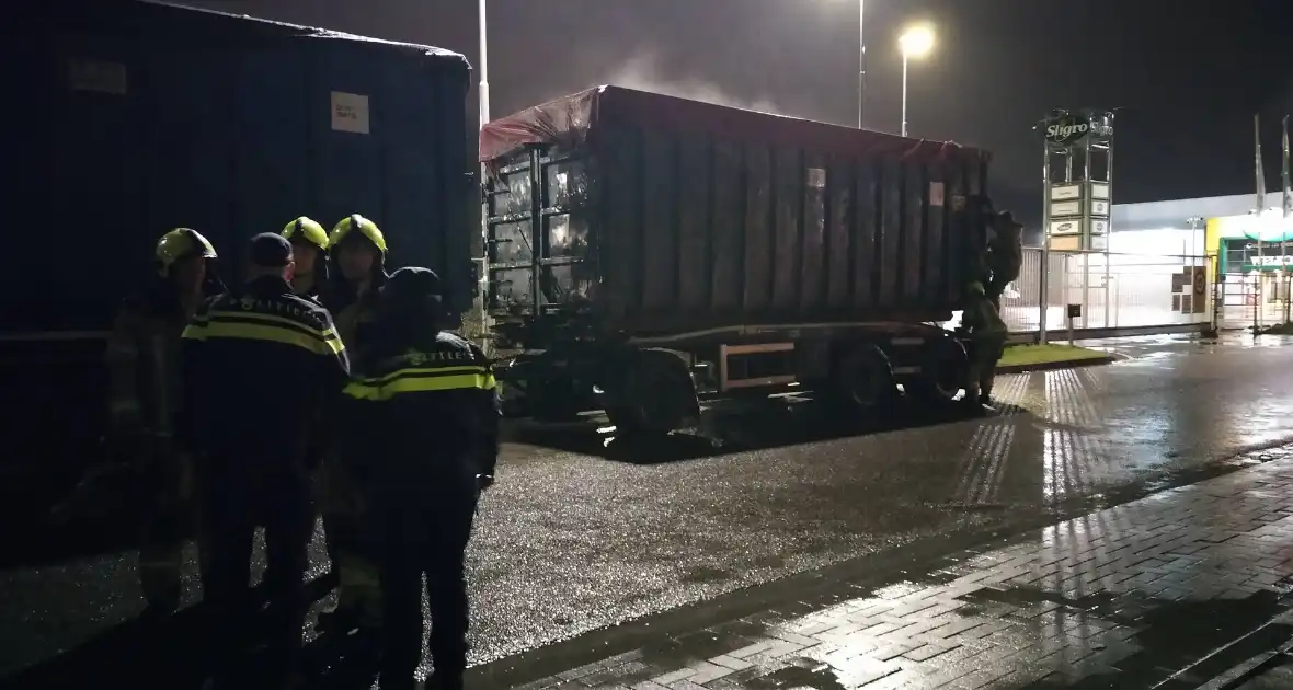 Broei in containers van vrachtwagen